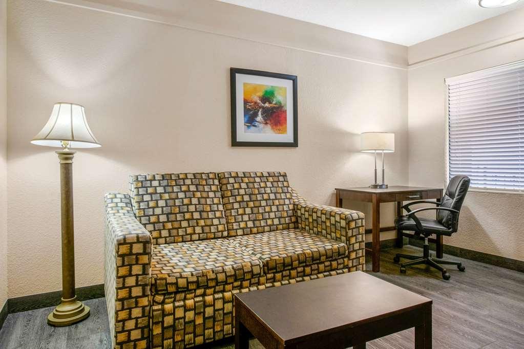 Quality Inn & Suites Jacksonville-Baymeadows Екстер'єр фото