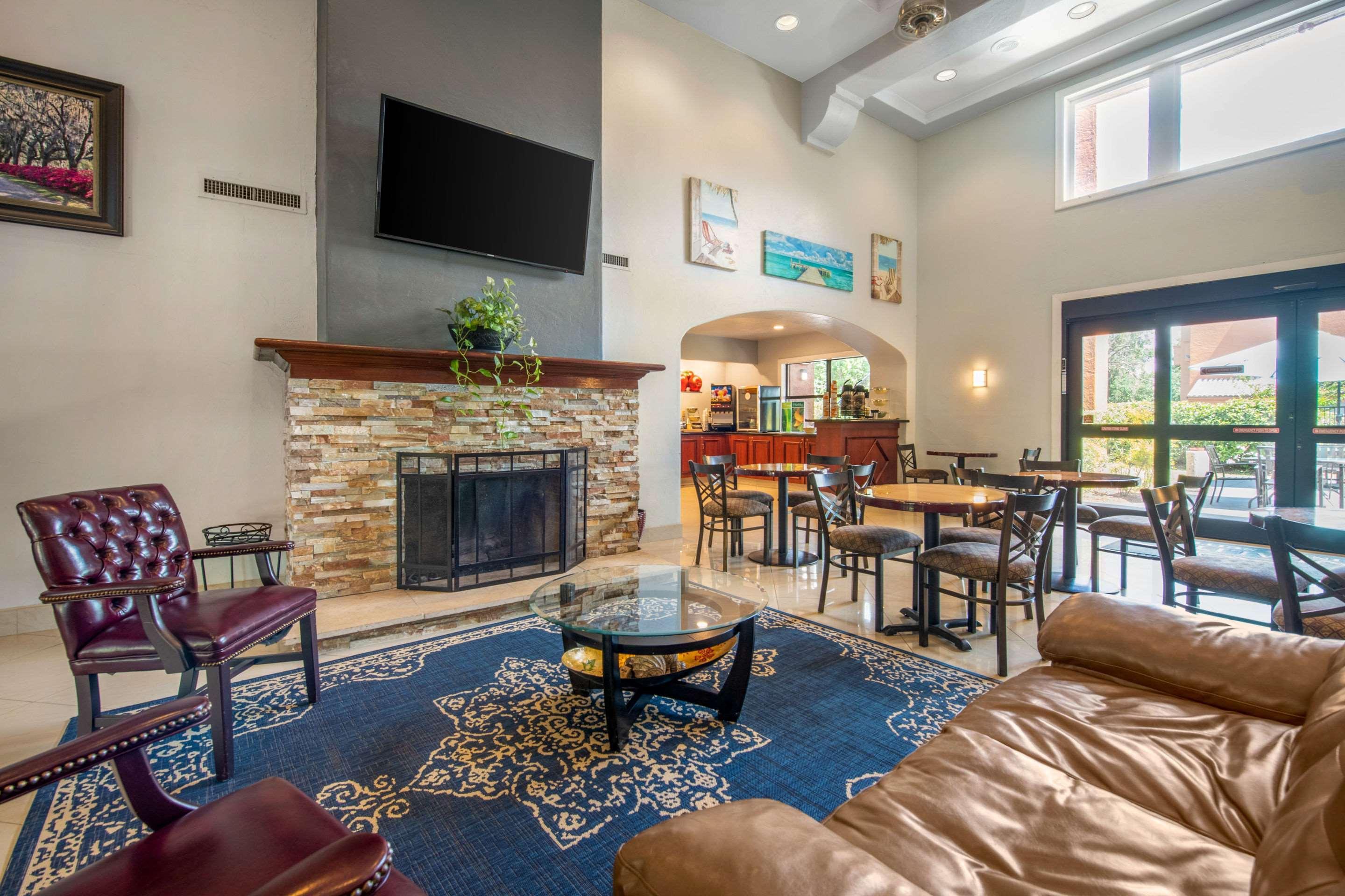 Quality Inn & Suites Jacksonville-Baymeadows Екстер'єр фото
