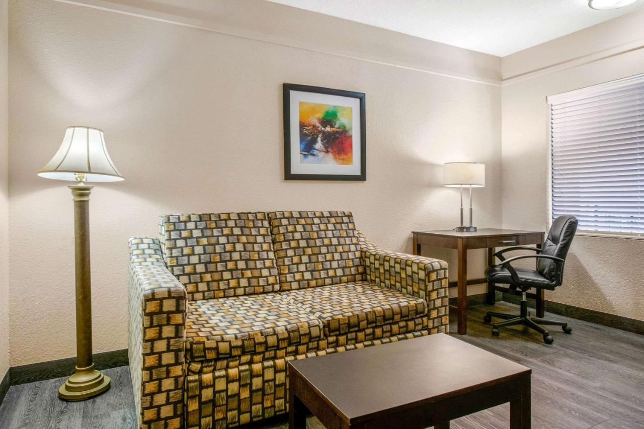 Quality Inn & Suites Jacksonville-Baymeadows Екстер'єр фото